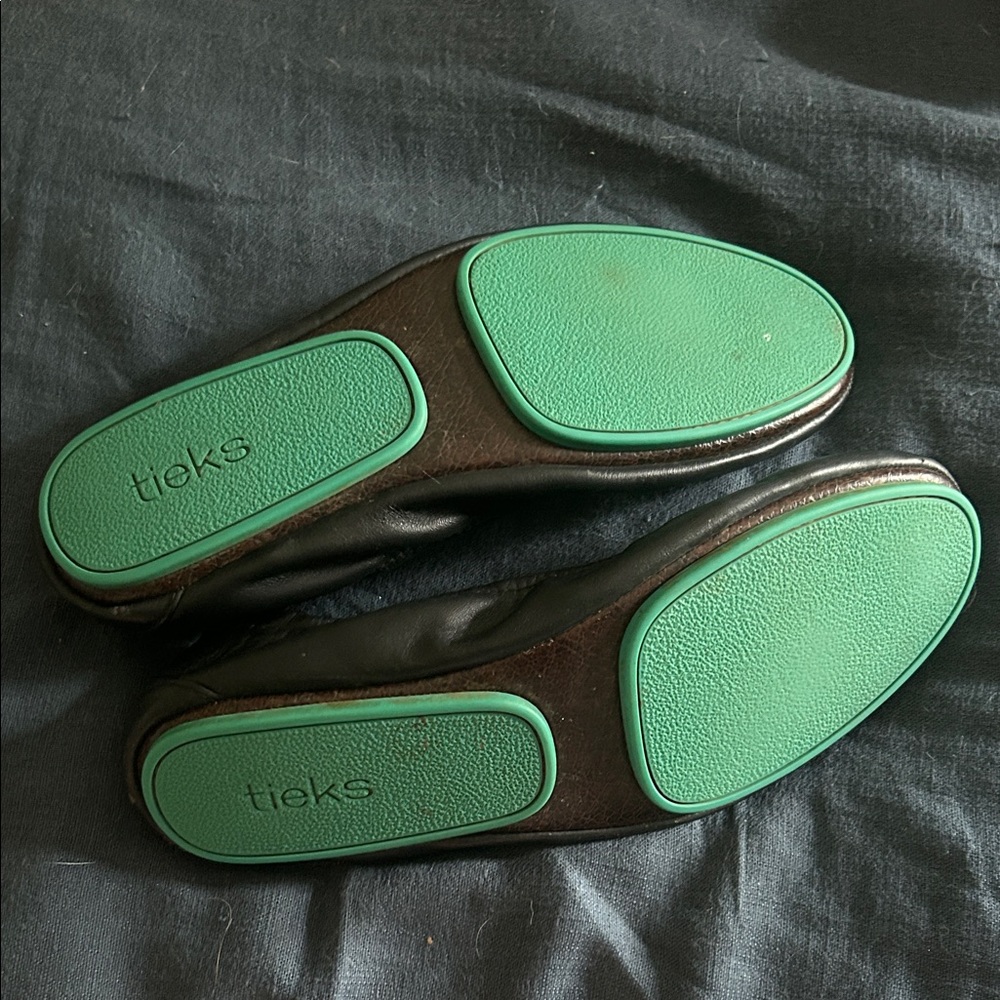 Tieks Black Leather Ballet Flats with Teal Heel Tab - Picture 4 of 7